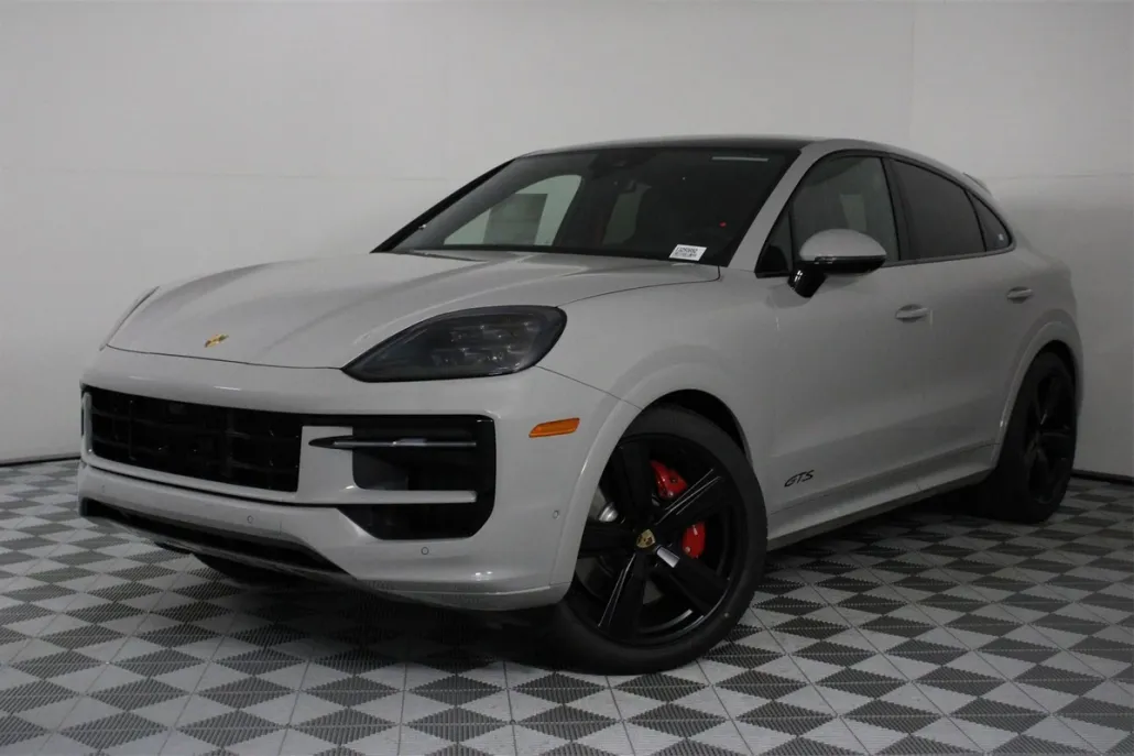 2025 Porsche Cayenne Coupe GTS photo 1