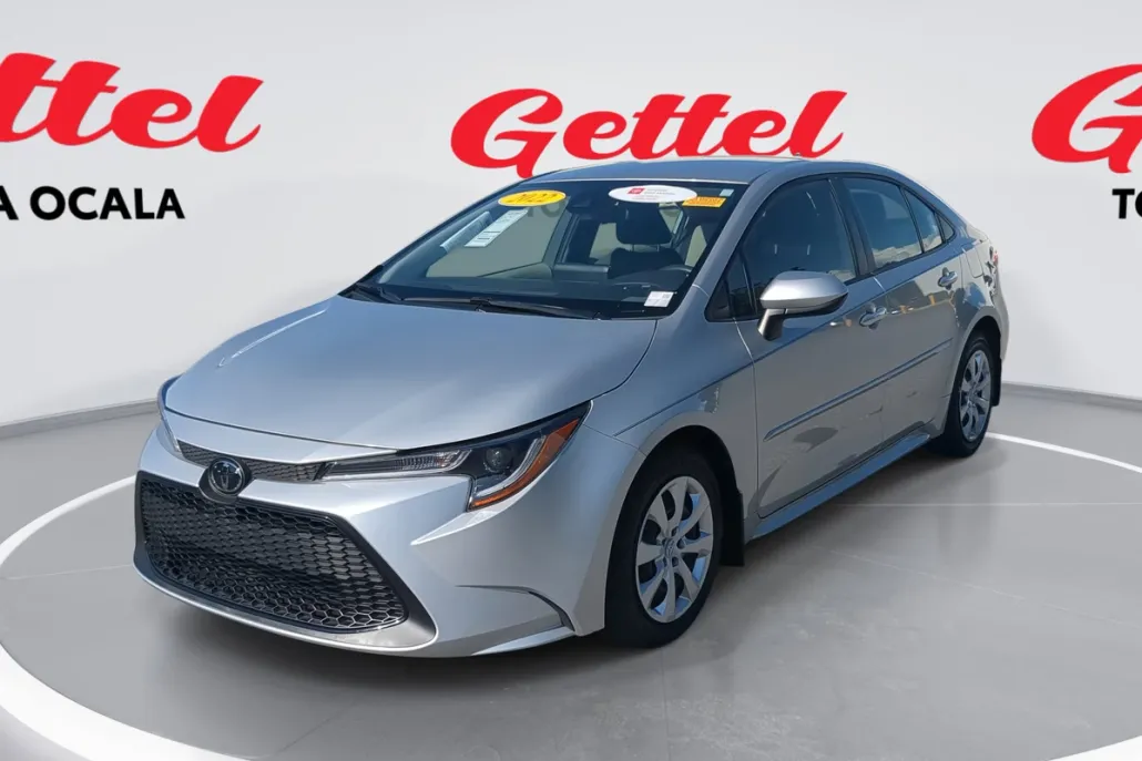 2022 Toyota Corolla LE photo 1