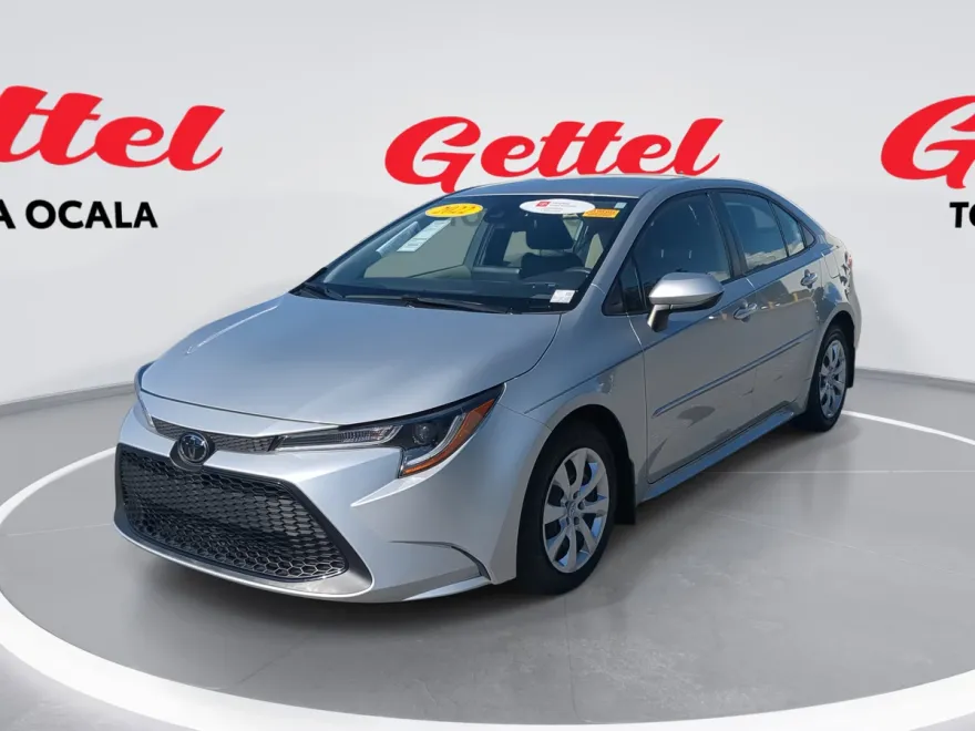 2022 Toyota Corolla LE photo 1