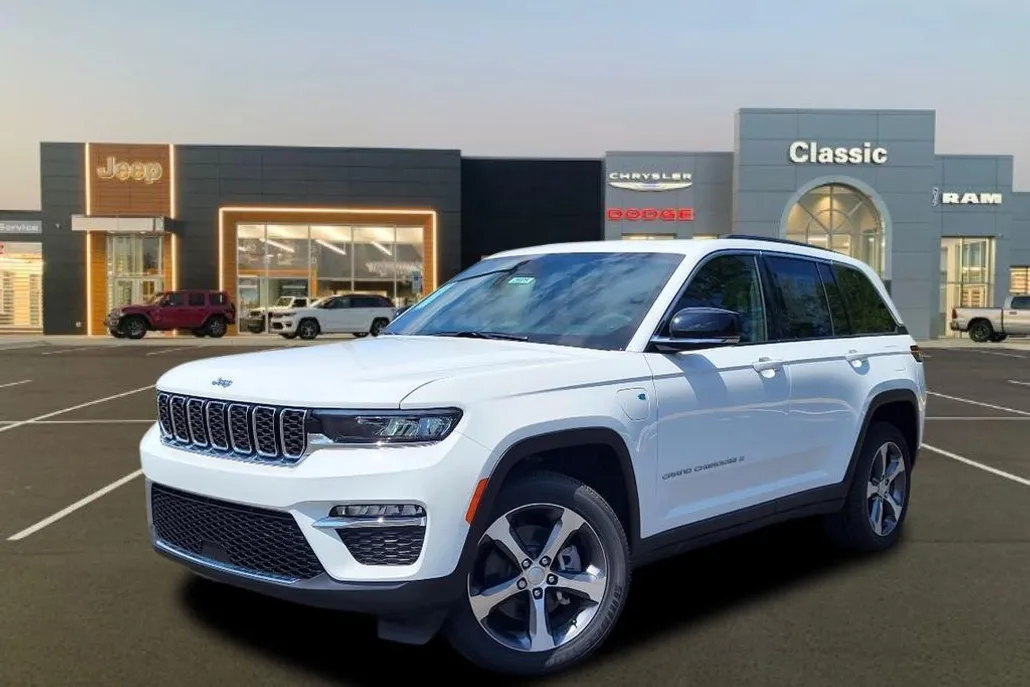 2024 Jeep Cherokee 4xe photo 1