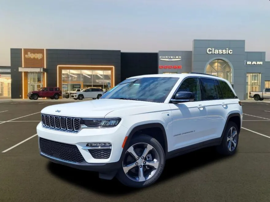 2024 Jeep Cherokee 4xe photo 1