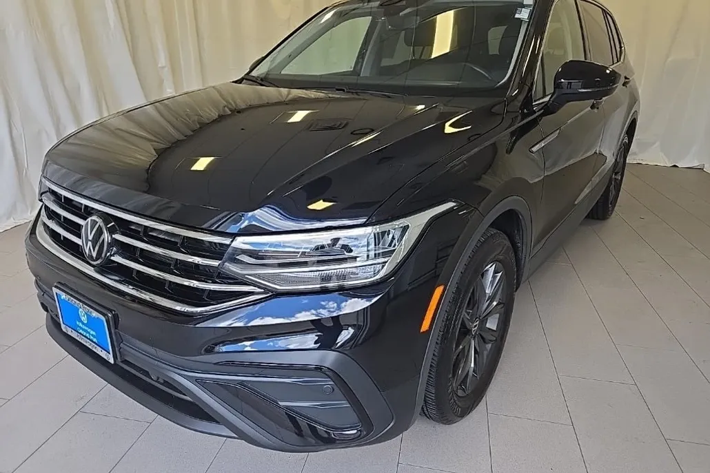 2022 Volkswagen Tiguan SE photo 1