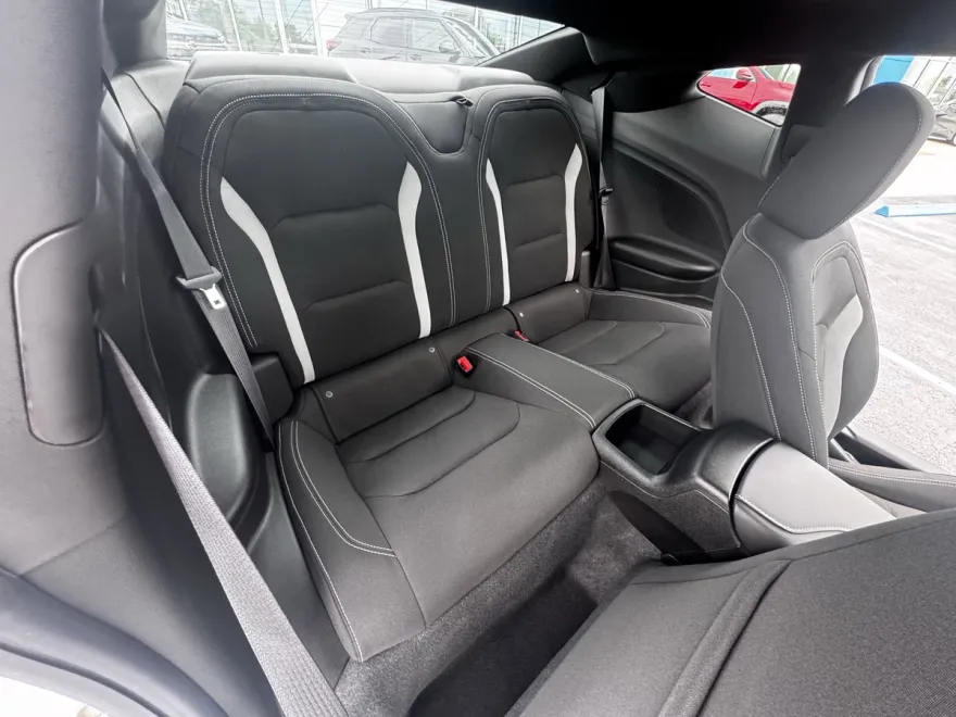 2024 Chevrolet Camaro 1LT photo 1