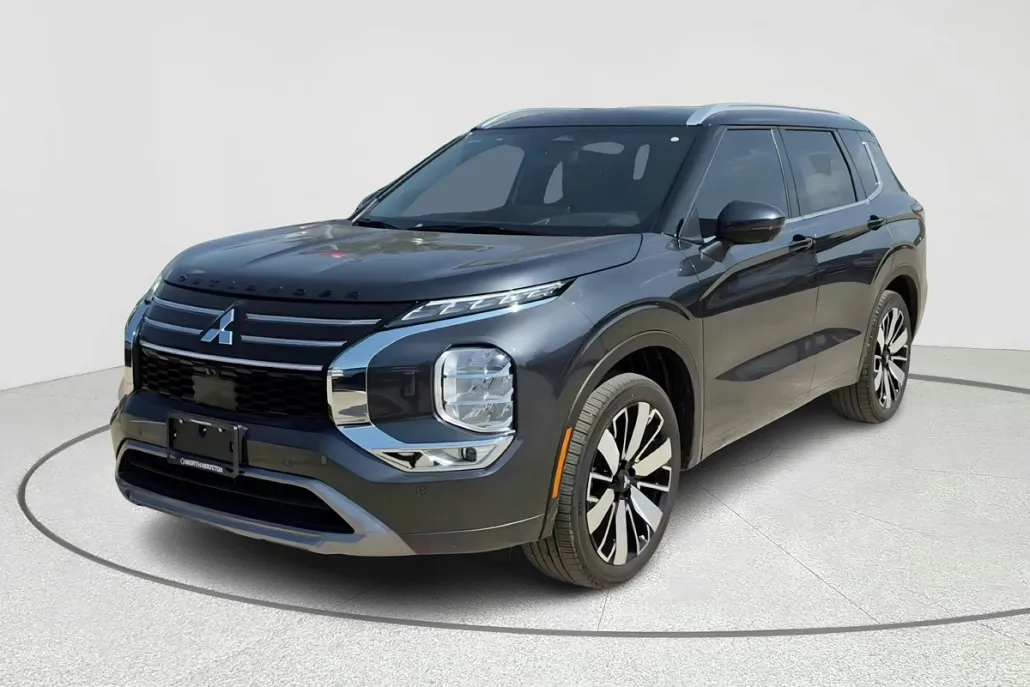 2025 Mitsubishi Outlander SEL photo 1