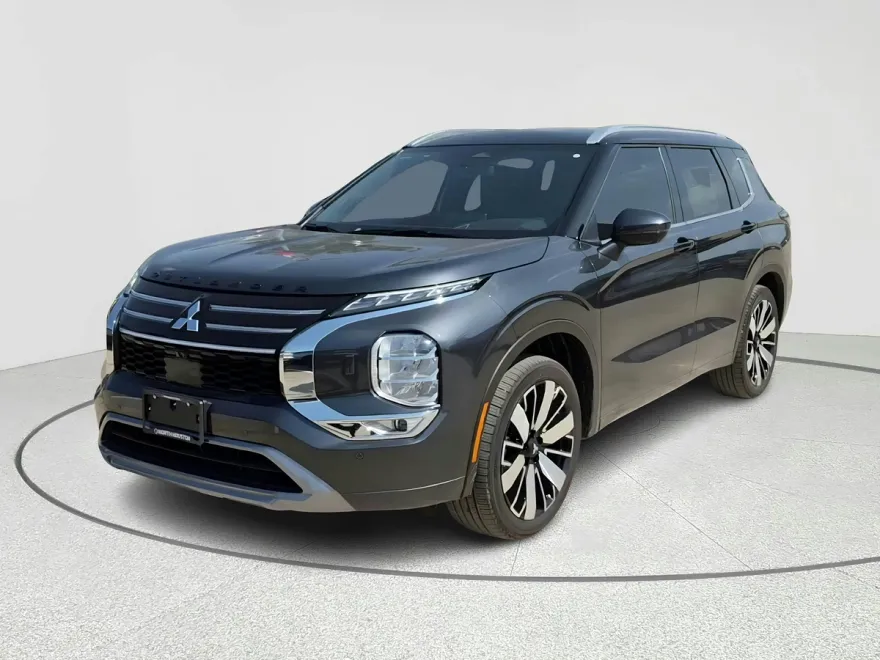 2025 Mitsubishi Outlander SEL photo 1