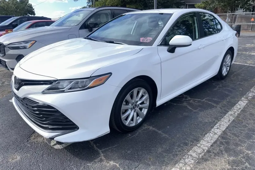 2019 Toyota Camry L photo 1