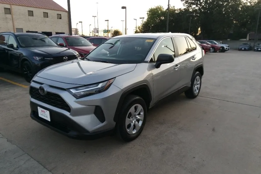 2025 Toyota RAV4 LE photo 1