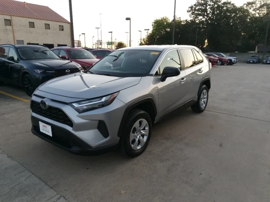 2025 Toyota RAV4 LE photo 1