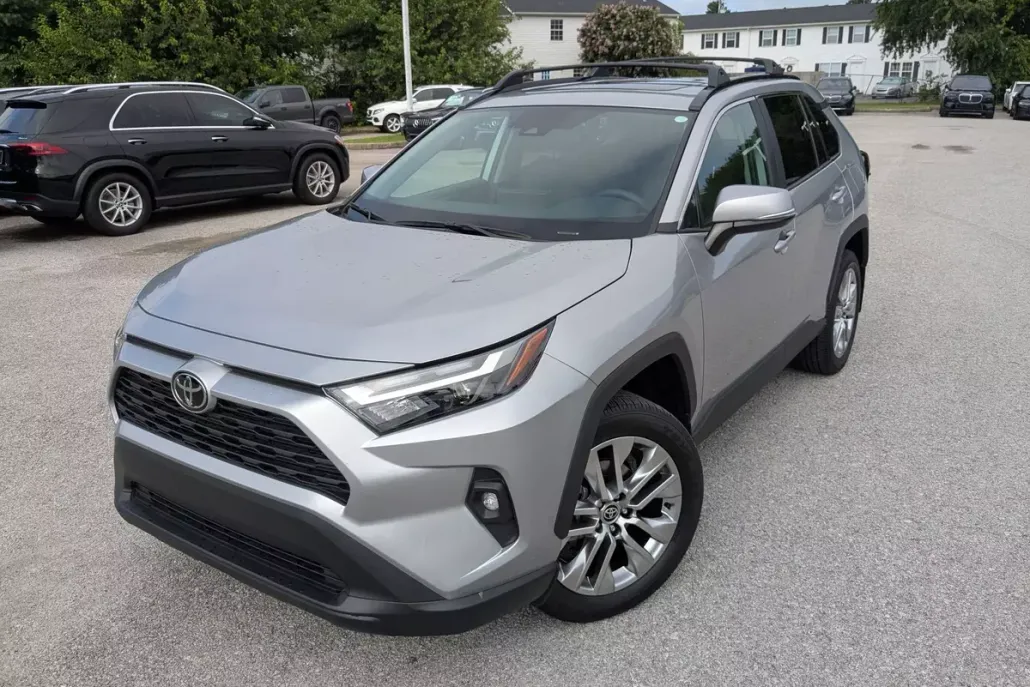 2025 Toyota RAV4 XLE Premium photo 1