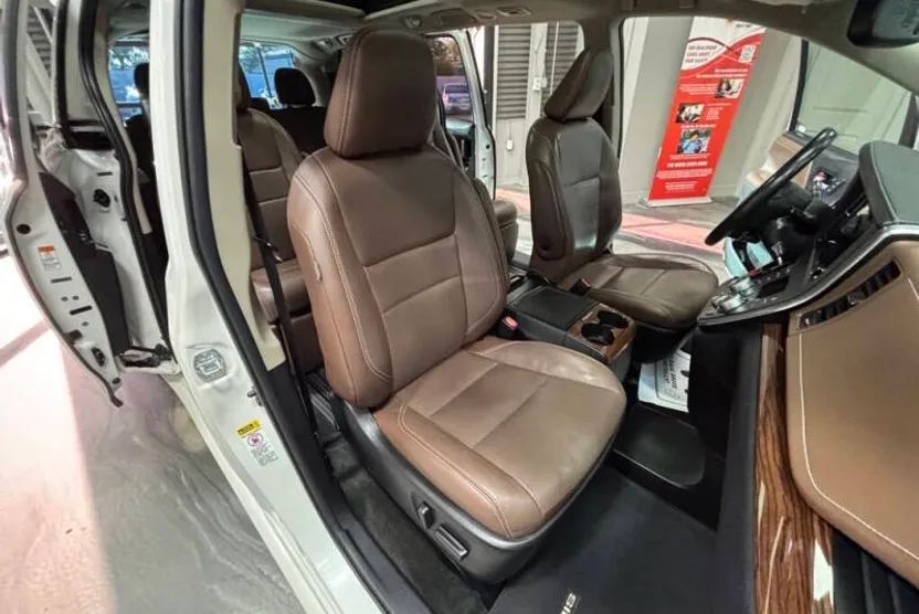 2015 Toyota Sienna Limited Premium photo 1