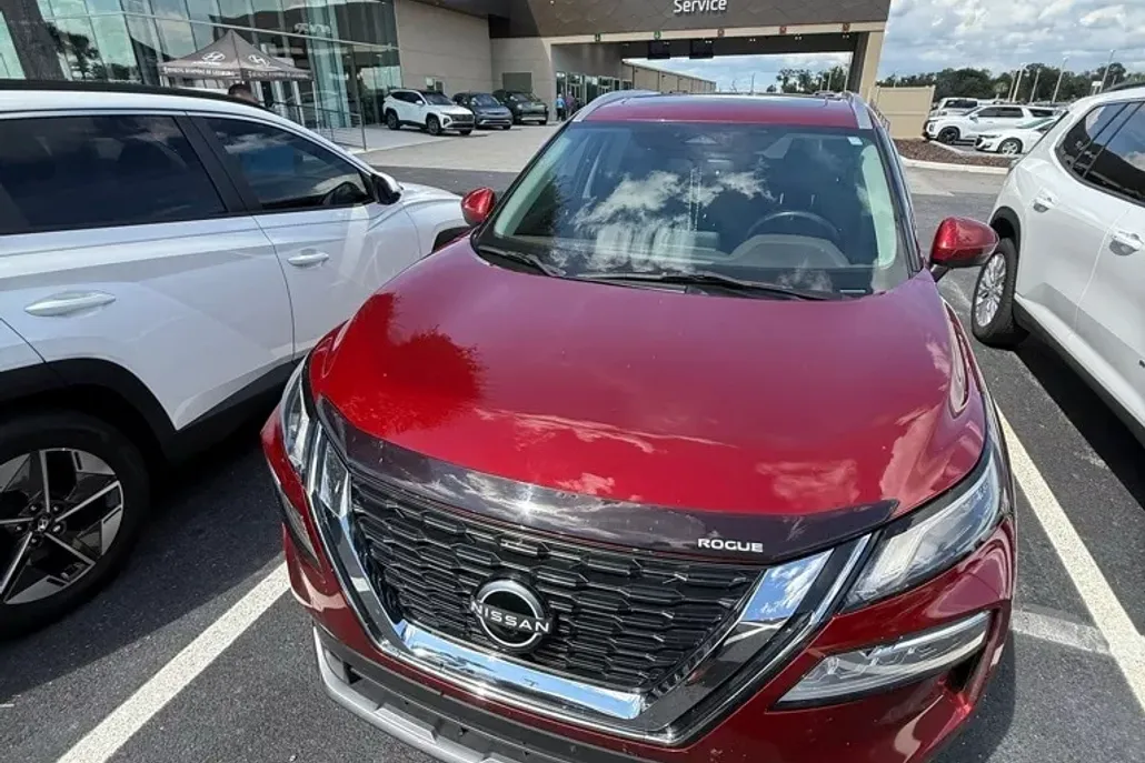 2022 Nissan Rogue SL photo 1
