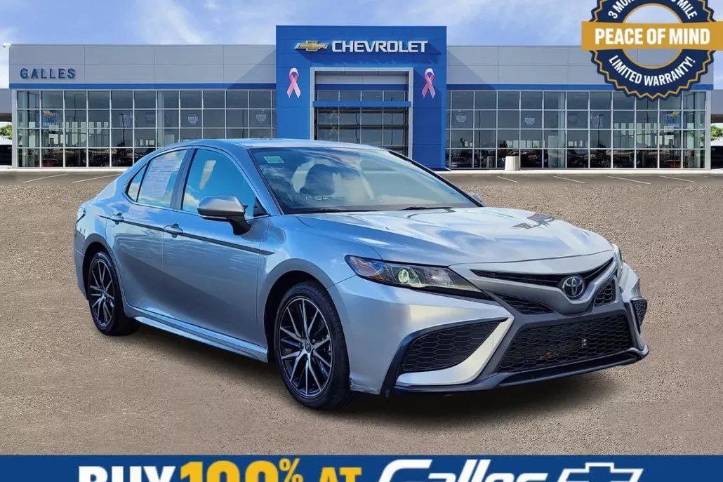 2023 Toyota Camry SE photo 1