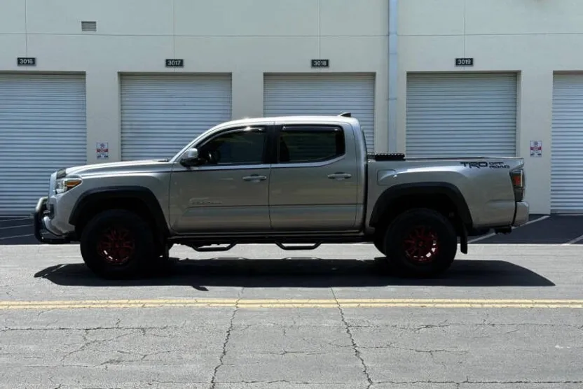 2016 Toyota Tacoma TRD Off-Road photo 1