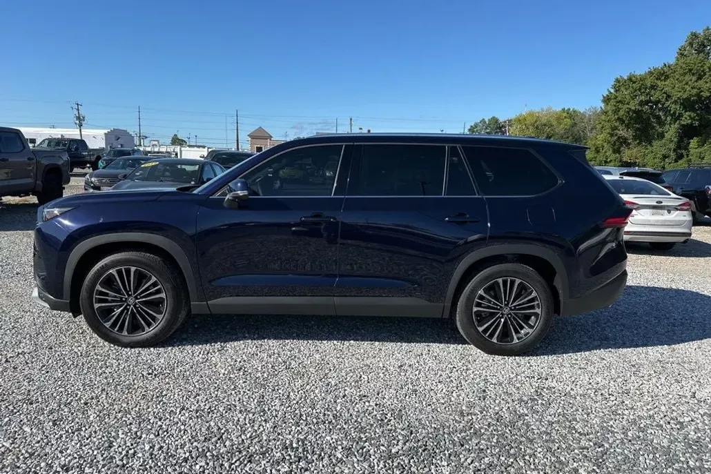 2025 Toyota Highlander Hybrid Platinum photo 1