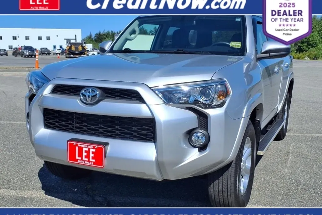 2019 Toyota 4Runner SR5 photo 1