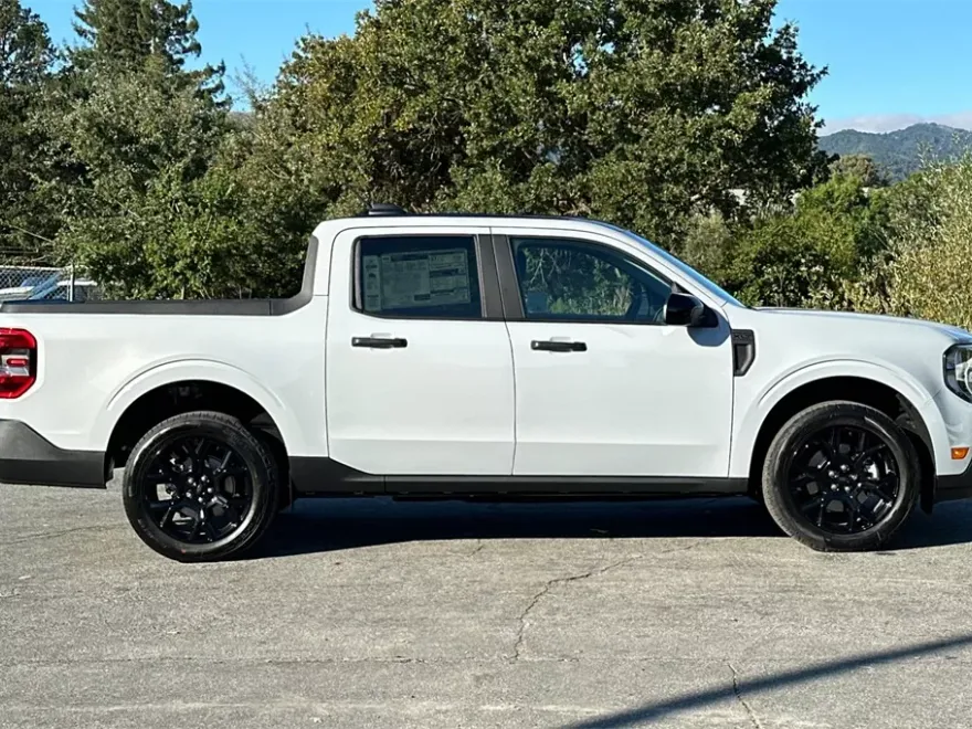 2025 Ford Maverick XLT photo 1