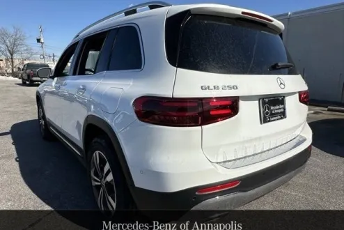 2025 Mercedes Benz GLB 250 4MATIC photo 2