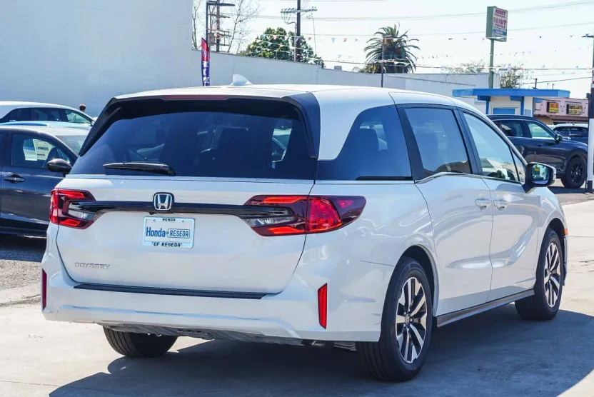 2026 Honda Odyssey EX-L photo 1