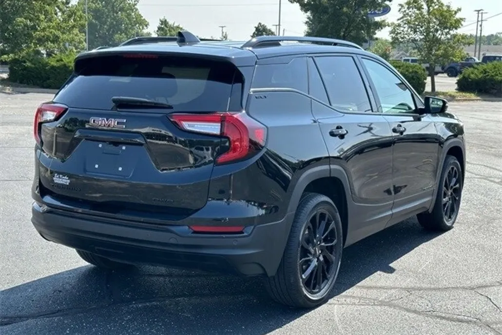 2024 Gmc Terrain SLT photo 1