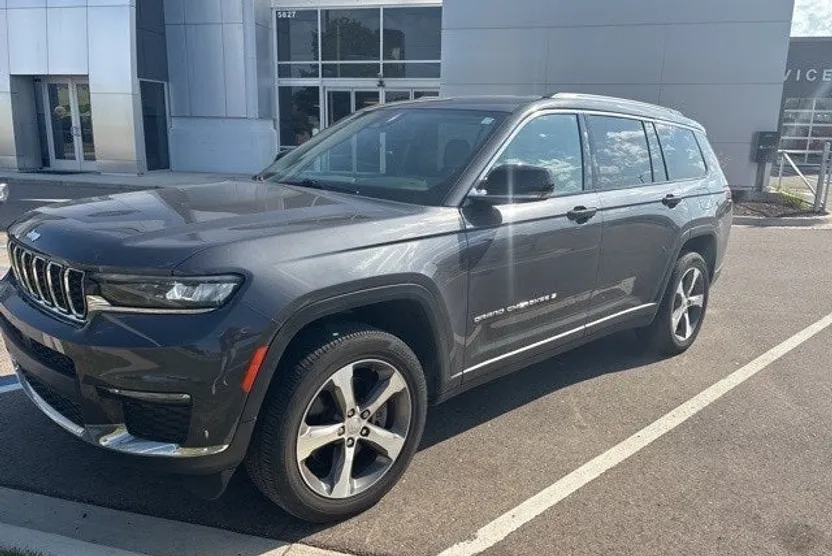 2023 Jeep Grand Cherokee Limited photo 1