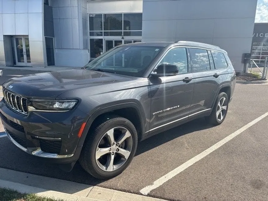 2023 Jeep Grand Cherokee Limited photo 1