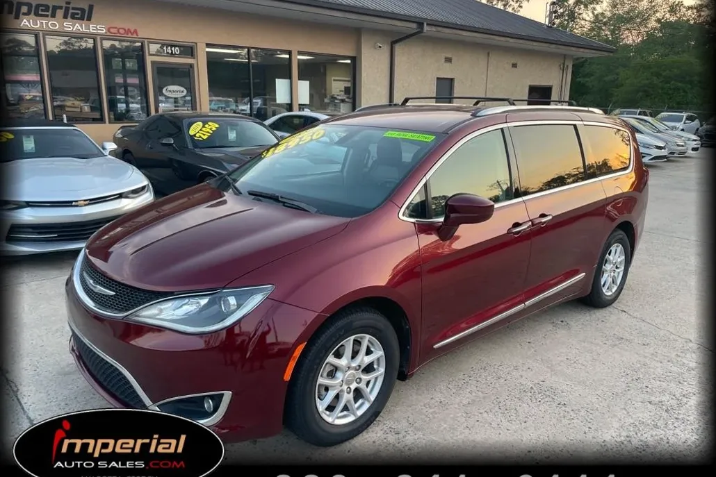 2020 Chrysler Pacifica Touring L photo 1