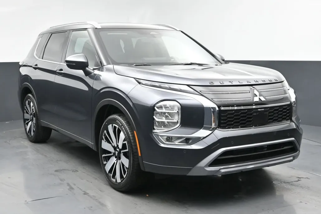 2025 Mitsubishi Outlander SEL photo 1