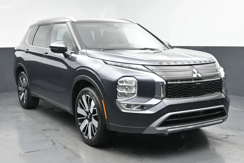 2025 Mitsubishi Outlander SEL photo 1