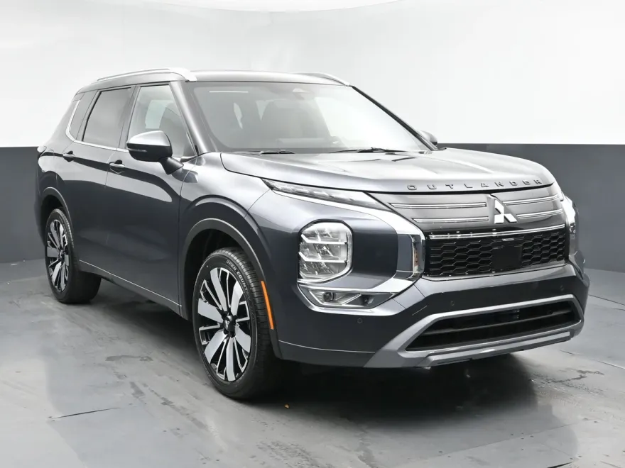 2025 Mitsubishi Outlander SEL photo 1