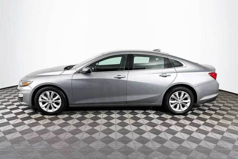 2024 Chevrolet Malibu 1LT photo 1