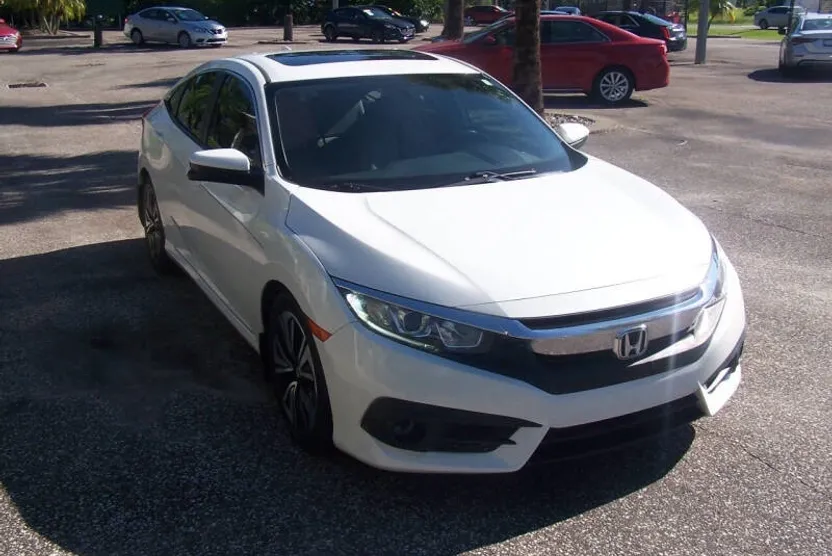 2018 Honda Civic EX-T photo 1