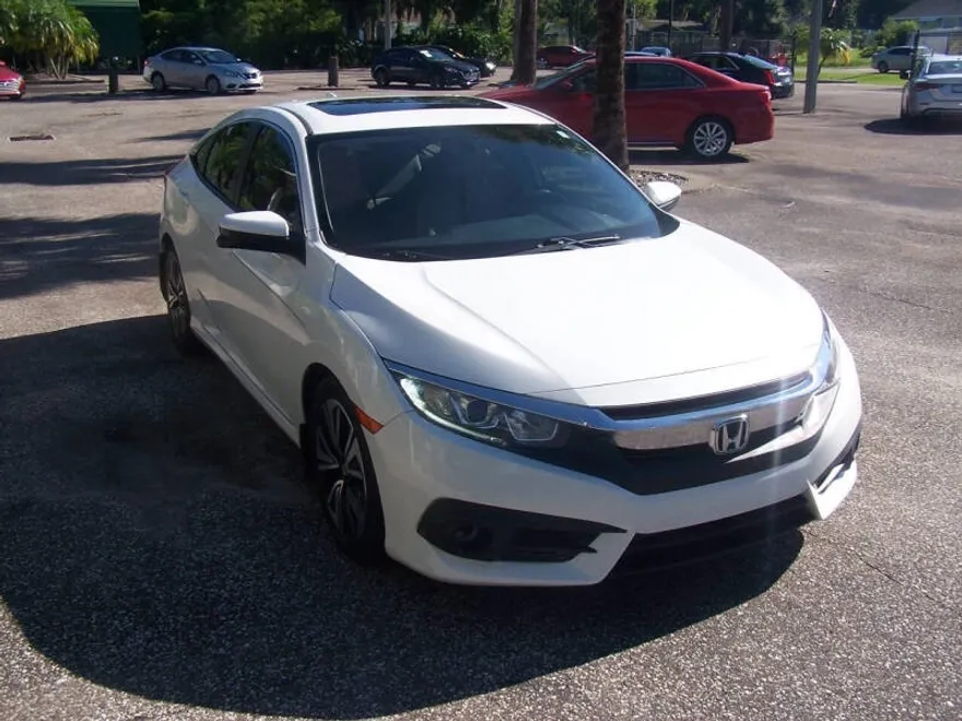 2018 Honda Civic EX-T photo 1