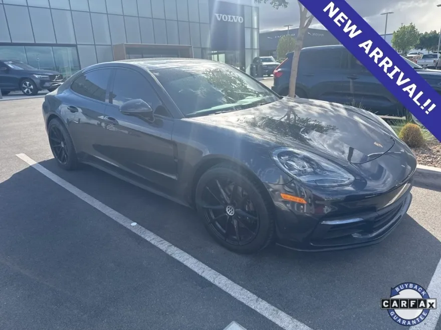 2017 Porsche Panamera 4 photo 1