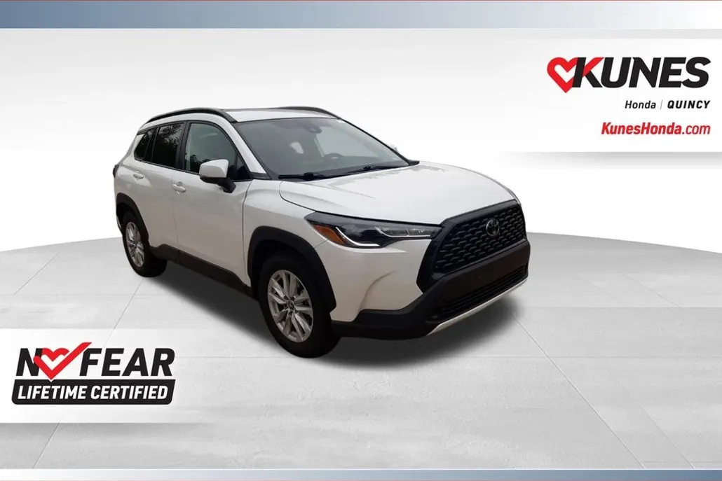 2022 Toyota Corolla Cross LE photo 1