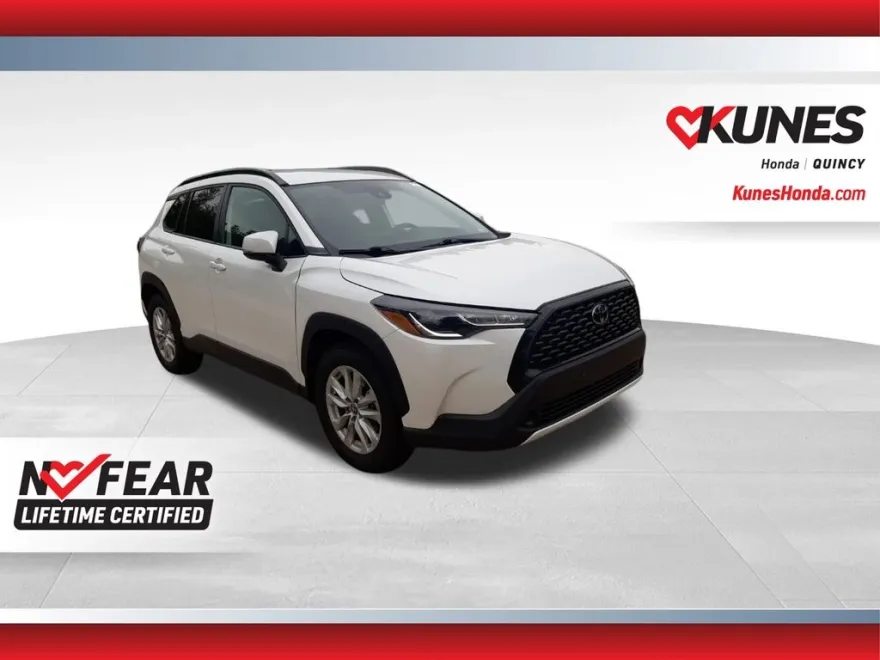 2022 Toyota Corolla Cross LE photo 1
