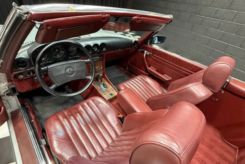 1988 Mercedes Benz 560 photo 1