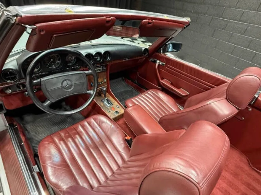 1988 Mercedes Benz 560 photo 1