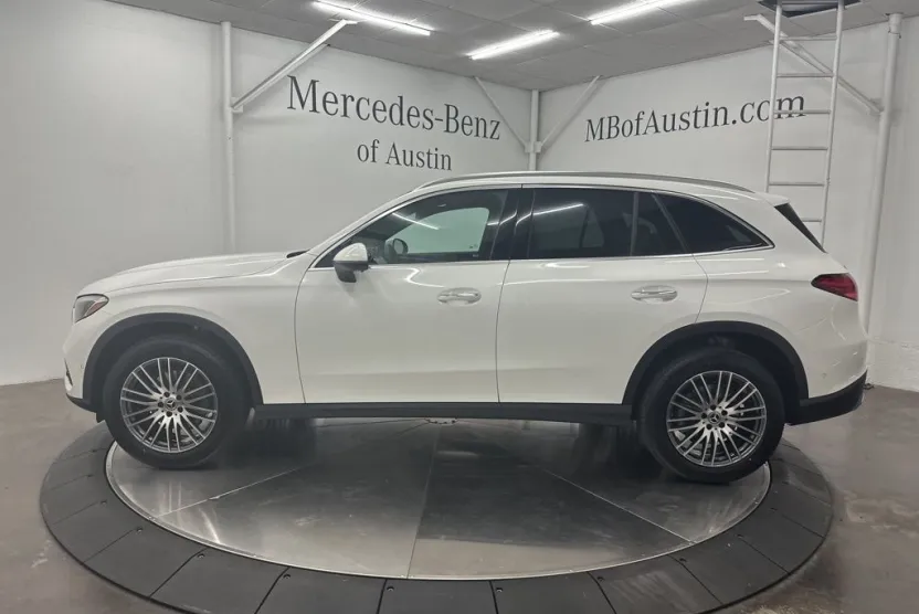 2026 Mercedes Benz GLC 300 photo 1