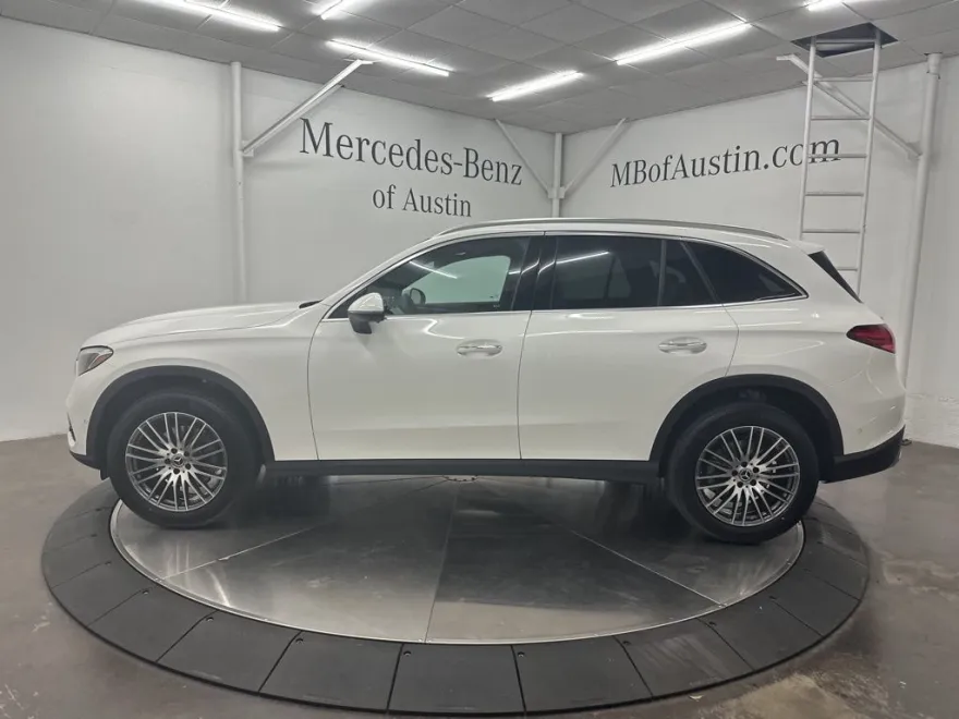 2026 Mercedes Benz GLC 300 photo 1