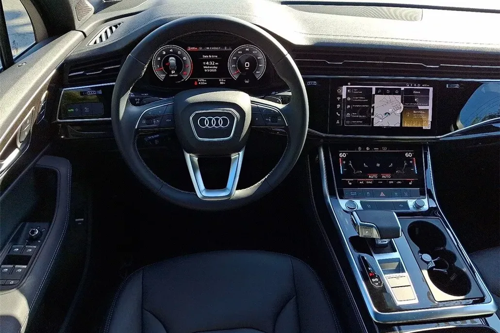 2025 Audi Q7 55 Premium Plus photo 1