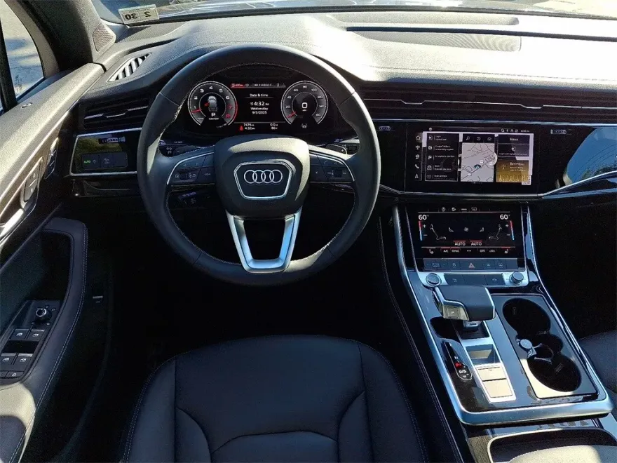 2025 Audi Q7 55 Premium Plus photo 1