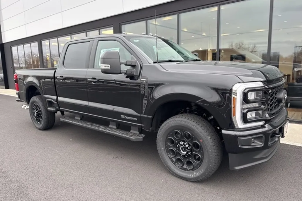 2025 Ford F-250 Lariat photo 1