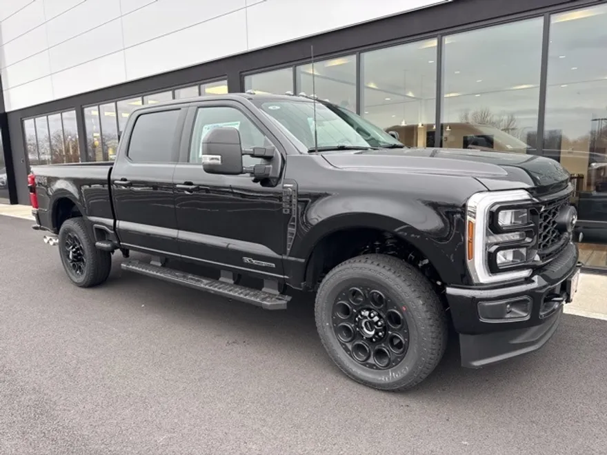 2025 Ford F-250 Lariat photo 1