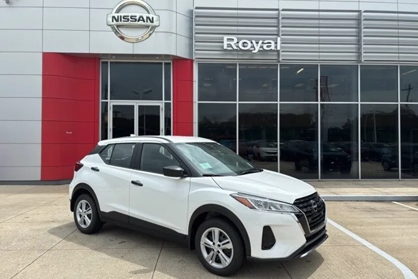 2025 Nissan Kicks Play S photo 1