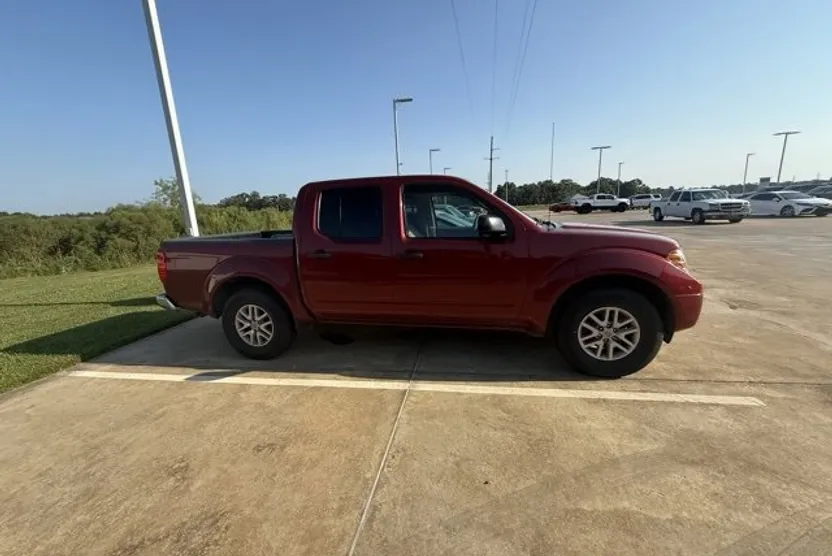 2015 Nissan Frontier SV photo 1
