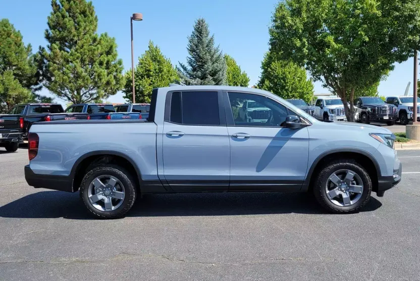 2025 Honda Ridgeline TrailSport photo 1