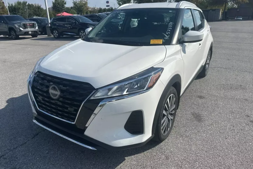 2023 Nissan Kicks SV photo 1