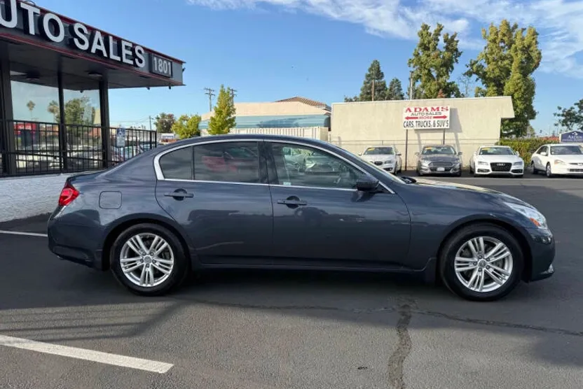 2013 Infiniti G37 Journey photo 1