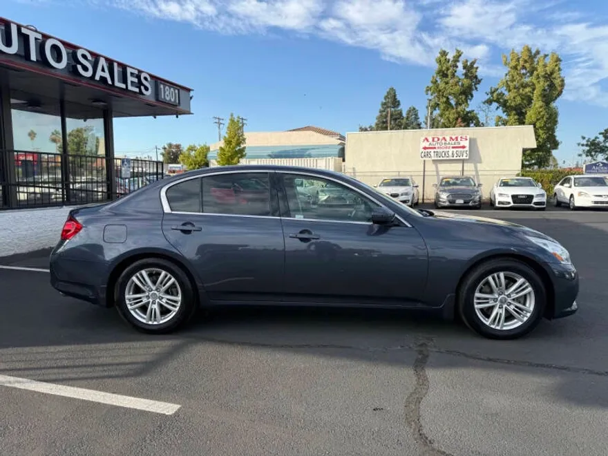 2013 Infiniti G37 Journey photo 1