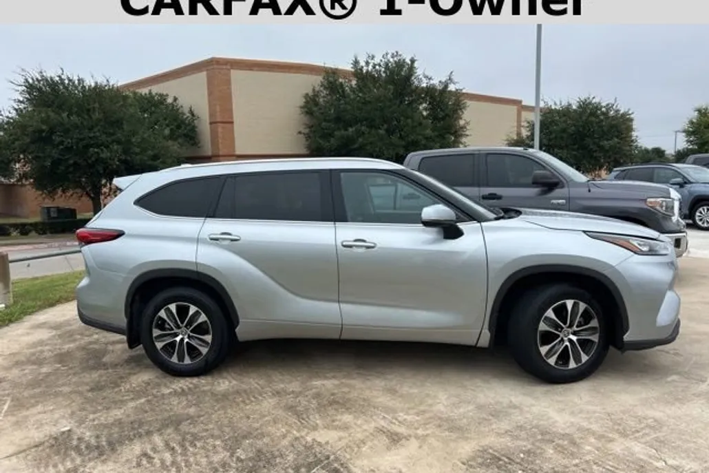 2020 Toyota Highlander XLE photo 1